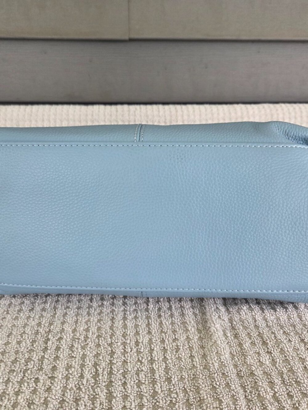 Iswee Genuine Leather Handbag Featuring a Top Handle Design - Robin Egg Blue - Picture 6 of 16